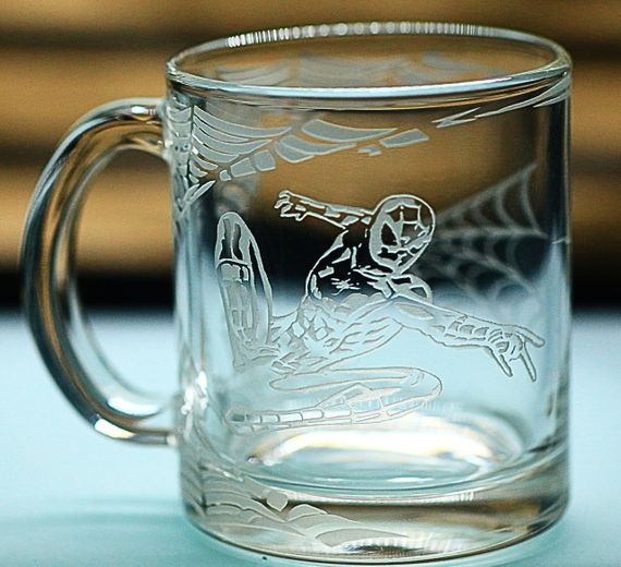 Подарочная чашка детская для чая воды 320 мл с гравировкой человек паук глянец