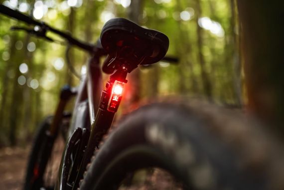 Комплект світлодіодних ліхтарів для велосипеда зі стоп-сигналом Osram LEDsBike Race 100 | Зображення 9