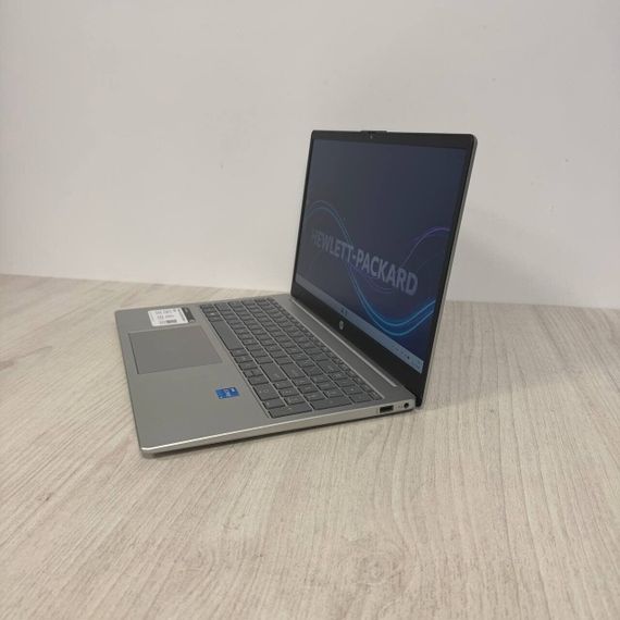 Ультрабук HP 15-fd0445nr / 15.6" (1366x768) TN / Intel Core i5-1235U (10 (12) ядер 3.3 - 4.4 GHz) / 8 GB DDR4 / 256 GB SSD / Intel Iris Xe Graphics / WebCam б/в | Зображення 6