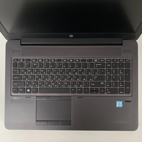 Мобільна робоча станція HP ZBook 15 G4 / 15.6" (1920x1080) IPS / Intel Core i7-7820HQ (4 (8) ядра по 2.9 - 3.9 GHz) / 16 GB DDR4 / 512 GB SSD / nVidia Quadro M2200, 4 GB GDDR5, 128-bit / WebCam / Fingerprint б/в + Подарунок Бездротова миша / USB | Зображення 2