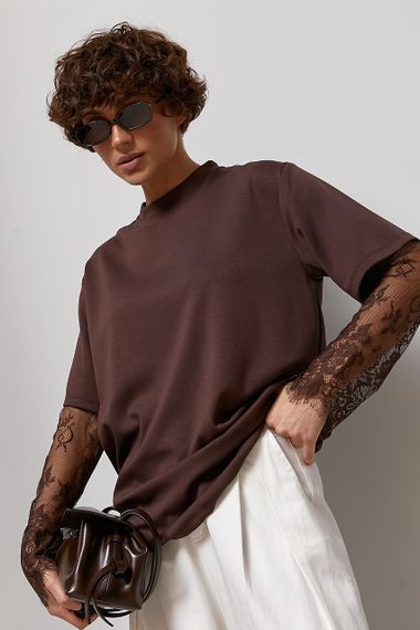 Трикотажний лонгслів з мереживними вставками на рукавах - коричневий цвет, S (є розміри) | Зображення 4