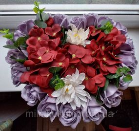 Букет 25 мильних троянд в коробці-серце