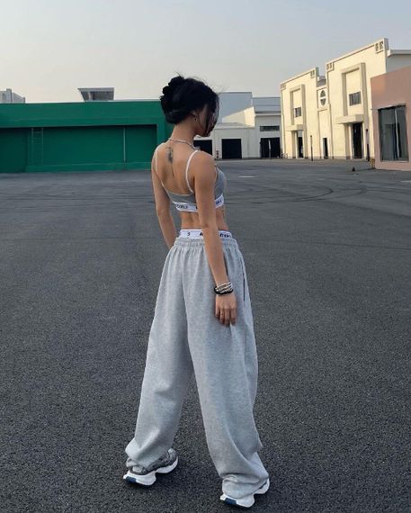 Женские широкие свободные штаны трикотажные на затяжках снизу SS700 цвет серый, размер onesize 42/46 | Зображення 3