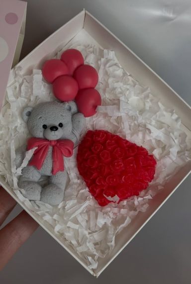 Набір мила ручної роботи «Ведмедик з кульками та Серце», подарунок у коробочці | Зображення 1