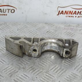 Кронштейн кріплення переднього стабілізатора 3.0 TDI Volkswagen Touareg Фольксваген Туарег 001023377 7L0411063B