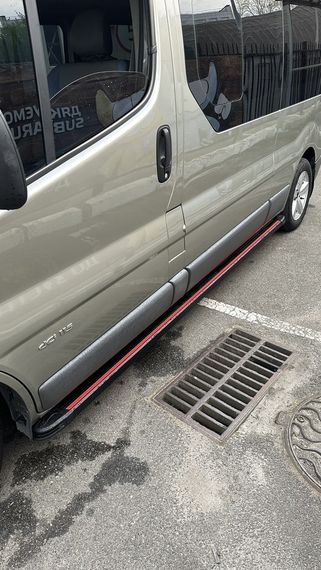 Бокові пороги Maya Red (2 шт., алюміній) Коротка база для Nissan NV300 2016-2024 рр