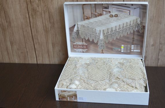 Велюрова скатертина з мереживом Haspen 160×300 см Kumsal, кремова | Зображення 1