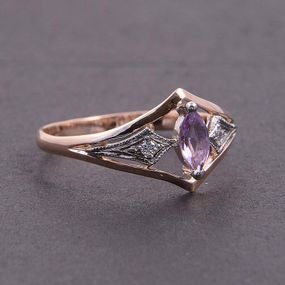 Женское кольцо из красного и белого золота с маркизом 16