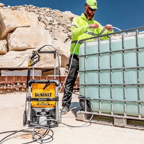 Мийка високого тиску акумуляторна безщіткова 165 Бар DeWALT DCMPW1600N | Зображення 6