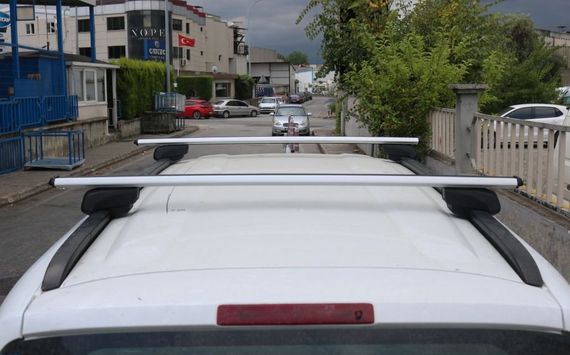 Перемички на звичайні рейлінги під ключ Bold Bar V1 (2 шт) Чорні для Volkswagen Bora 1998-2004 рр | Зображення 6
