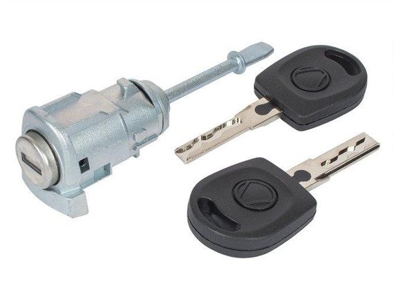 Seat Cordoba II (02-08) личинка замка передніх лівих дверей + 2 ключа, УВАГА НА ФОТО! 6L3837167B Сеат Кордоба 2