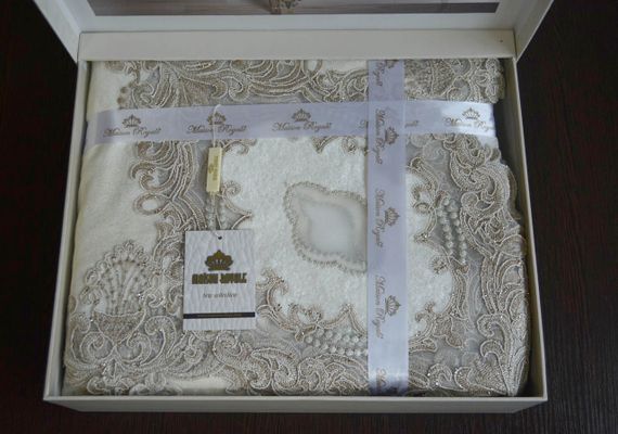 Велюрова скатертина з мереживом Maison 160×350 см Yildiz | Зображення 3