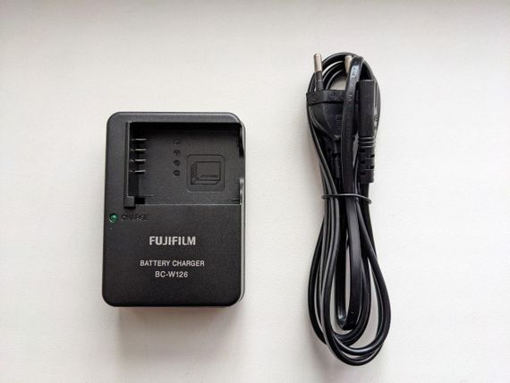 Зарядное + кабель fujifilm bc-w126 для аккумуляторов np-w126 fujifilm finepix hs30, finepix hs33, finepix x-pr