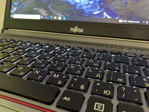 Ноутбук Fujitsu LifeBook E744 / 14" (1366x768) TN / Intel Core i5-4210M (2 (4) ядра по 2.6 - 3.2 GHz) / 8 GB DDR3 / 120 GB SSD / Intel HD Graphics 4600 / WebCam / DVD-ROM б/в | Зображення 3