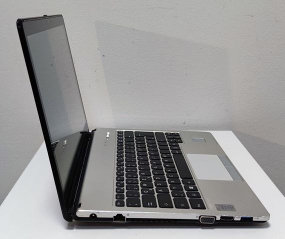 Ноутбук Fujitsu-Siemens LifeBook S935 / 13.3" IPS touch / Intel Core i5-5300U (2(4) ядра 2.3-2.9 GHz) / 8GB DDR3 / 256GB SSD / HD Graphics 5500б/у | Зображення 5