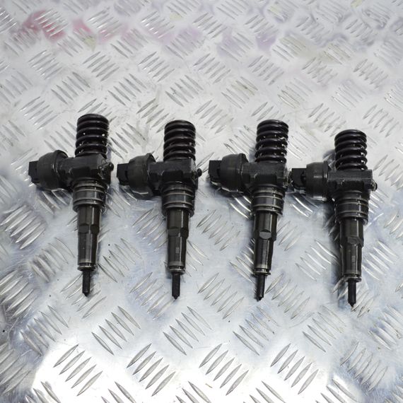 Насос форсунка Volkswagen 1.9 TDI Golf Passat Polo T5 Фольксваген Гольф Пассат BOSCH 038130073AG 0414720215 | Зображення 1