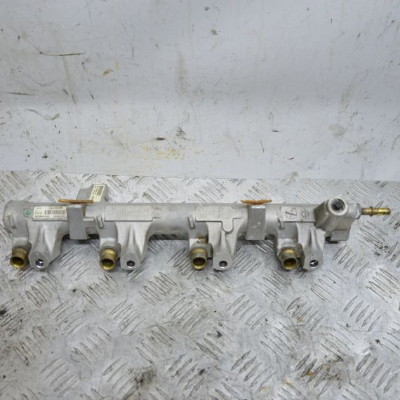 Паливна рейка 1.8 SCI Ford Mondeo III 2000-2007 Паливна рампа Форд Мондео 3 2S7G9H487AK 0261555007