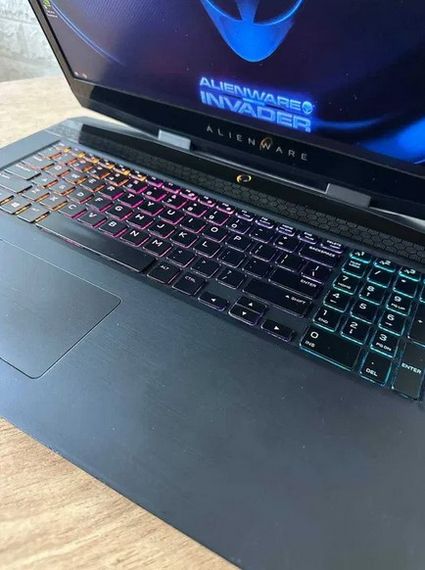 Ноутбук Dell Alienware m17 17.3" i7 8750H 16Gb SSD 512Gb + HDD RTX 2070 MaxQ Б/В | Зображення 3