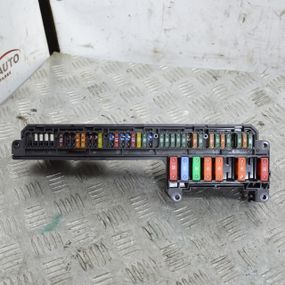 Блок запобіжників BMW 5 E60 E61 2003-2010 Блок запобіжників БМВ е60 е61 61146957330 6957330