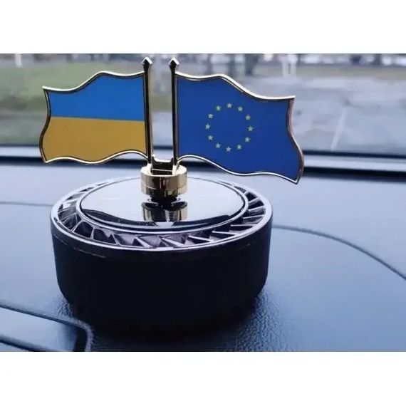 Автомобільний ароматизатор-дифузор “Прапори” на сонячній батареї • Освіжувач повітря в машину з декоративними прапорами України та ЄС для панелі авто | Зображення 2