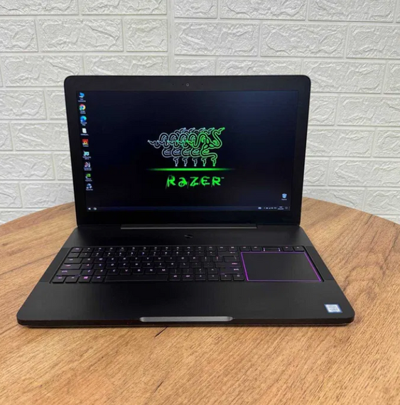 Ноутбук Razer Blade 17 RZ09-0220 120Hz i7 7700HQ 16Gb SSD 500Gb GTX 1060 Б/В
