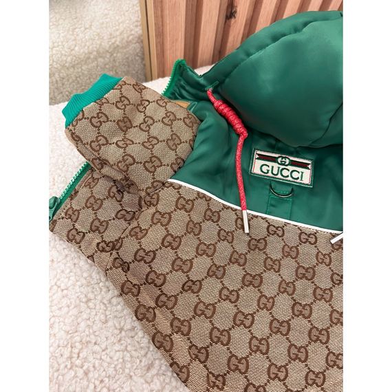 Брендовая зимняя куртка для собак GUCCI cо шнурками на капюшонне, на змейке, с кольцом под ошейник, бежевая | Зображення 1