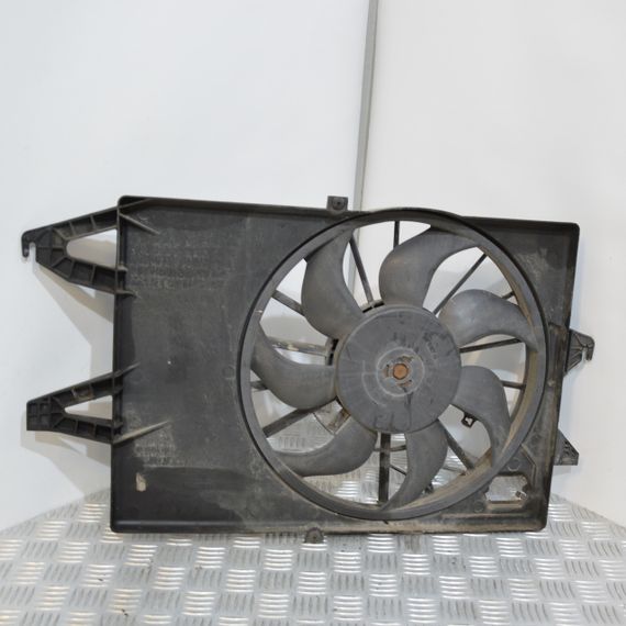 Вентилятор радіатора в зборі Ford Mondeo III 2000-2007 Вентилятор охолодження радіатора Форд Мондео 3 3S718C607BD