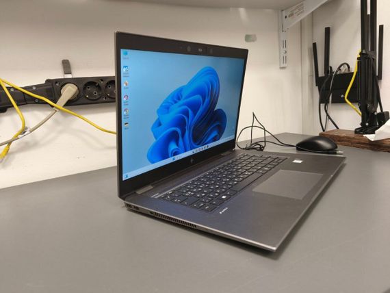 Мобильная рабочая станция HP ZBook Studio G5 / 15.6" (1920x1080) IPS / Intel Core i7-9750H (6 (12) ядер по 2.6 - 4.5 GHz) / 32 GB DDR4 / 480 GB SSD / nVidia Quadro P1000, 4 GB DDR5, 128-bit / WebCam б/у | Зображення 2