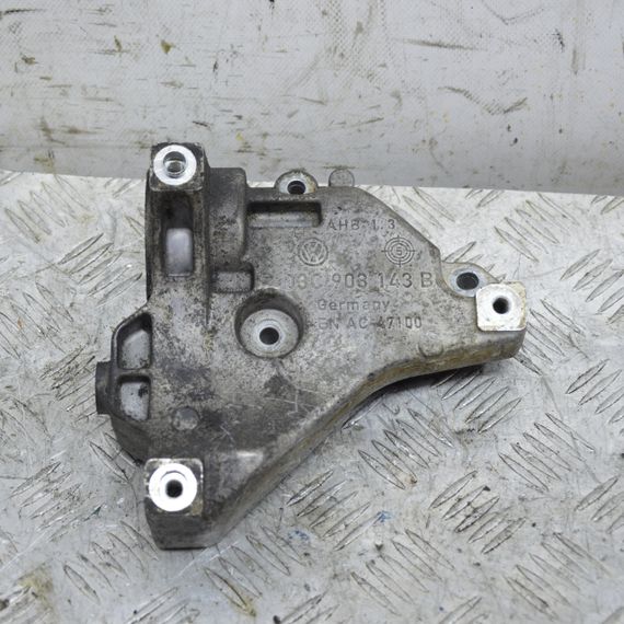 Кронштейн компресора кондиціонера 1.4 TSI Volkswagen Golf V 2003-2010 Фольксваген Гольф 5 03C903143B
