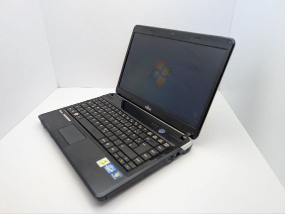 Ноутбук Fujitsu LifeBook LH531 / 14" (1366x768) TN / Intel Core i5-2430M (2 (4) ядра по 2.4 - 3.0 GHz) / 6 GB DDR3 / 500 GB HDD / Intel HD Graphics 3000 / WebCam / DVD-ROM б/у | Зображення 5