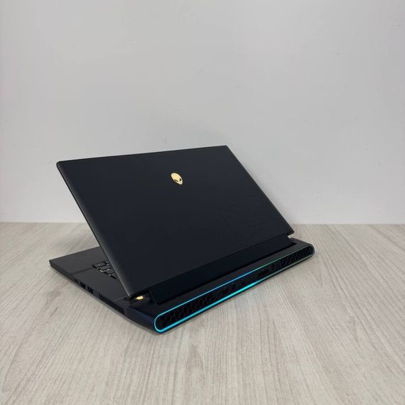 Ігровий ноутбук Dell Alienware m15 R3 / 15,6" (1920x1080) IPS / Intel Core i7-10750H (6 (12) ядер по 2,6 - 5,0 ГГц) / 16 ГБ DDR4 / 512 ГБ SSD / AMD Radeon Pro 5500M, 4 ГБ GDDR6, 128-біт / Веб-камера б/в | Зображення 6
