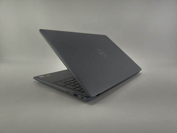 Игровой ноутбук Dell Vostro 7590 / 15.6" (1920x1080) IPS / Intel Core i7-9750H (6 (12) ядер по 2.6 - 4.5 GHz) / 16 GB DDR4 / 240 GB SSD / nVidia GeForce GTX 1650, 4 GB GDDR6, 128-bit / WebCam б/у | Зображення 3