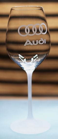 Винний келих 480 мл з гравіюванням Ауді Audi  подарунок для автолюбителя  скляний фужер з логотипом авто | Зображення 2