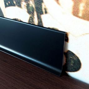 Алюминиевый плинтус DEAL 3/40 Черный