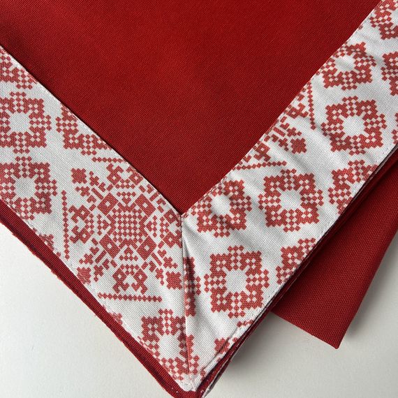 Скатерть SoundSleep Код Незламной Нации 140х180 см бело-красная (94204513) | Зображення 3