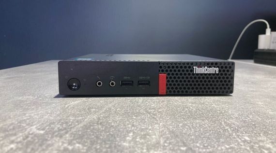 Неттоп Lenovo ThinkCentre M710q Tiny USFF / Intel Core i5-7400T (4 ядра по 2.4 - 3.0 GHz) / 8 GB DDR4 / 120 GB SSD / Intel HD Graphics 630 / DisplayPort / Wi-Fi б/у | Зображення 1