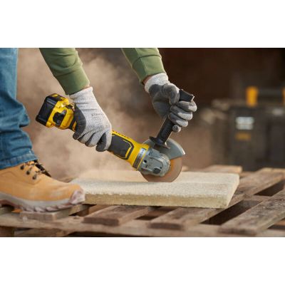 Шлифовальная машина Stanley угловая аккум безщеточная FATMAX,Li-Ion V20, 18В, 2x4Ah, 8000об/мин, 125 мм, кейс (SFMCG700M2K) | Зображення 3