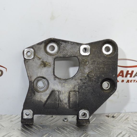 Кронштейн кондиціонера Mazda 6 GH 2.0 D 2002-2007 кріплення Мазда RF7L15810