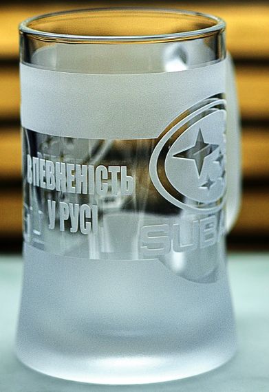 Пивний кухоль Subaru Субару 670 мл з гравіюванням Подарунок автолюбителю  Келих з логотипом авто та легендарний слоган | Зображення 5