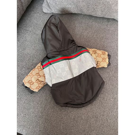 Брендовая зимняя куртка для собак GUCCI с капюшоном на змейке, с джинсовыми рукавами, светодиодная вставка, черная | Зображення 1