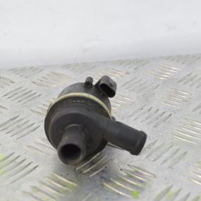 Водяний насос 1.3 Opel Astra J 2009-2015 Помпа водяна Опель Астра Ж 13326015