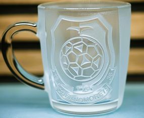 Стеклянная чашка 350 мл ФК Черноморец с гравировкой подарок для фаната футбольная кружка