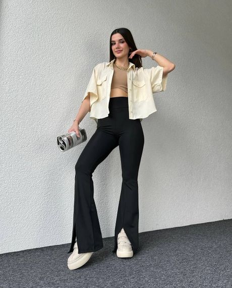 Жіночі брюки-лосини клеш з розрізами спереду і стрілками колір чорний, розмір  M/L  IP561