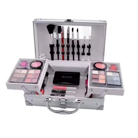 Набір жіночої косметики у подарунковій валізі MC1155 Makeup set Сріблястий | Зображення 1