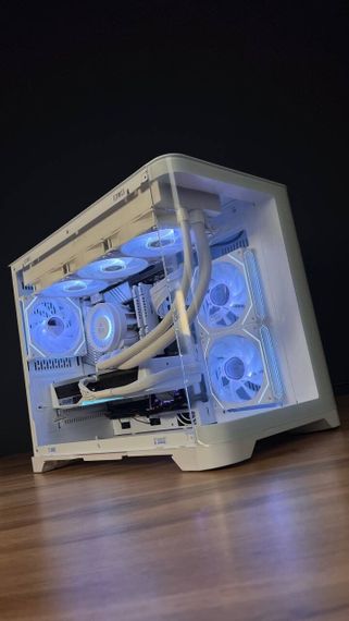 Збірка під замовлення: ігровий ПК GameMax Hype-M White Tower / Intel Core i7-14700F (20 (28) ядер по 1.5 - 5.4 GHz) / 32 GB DDR5 / 1000 GB SSD M.2 / nVidia GeForce RTX 5070, 12 GB GDDR7, 192-bit / 850W | Зображення 1