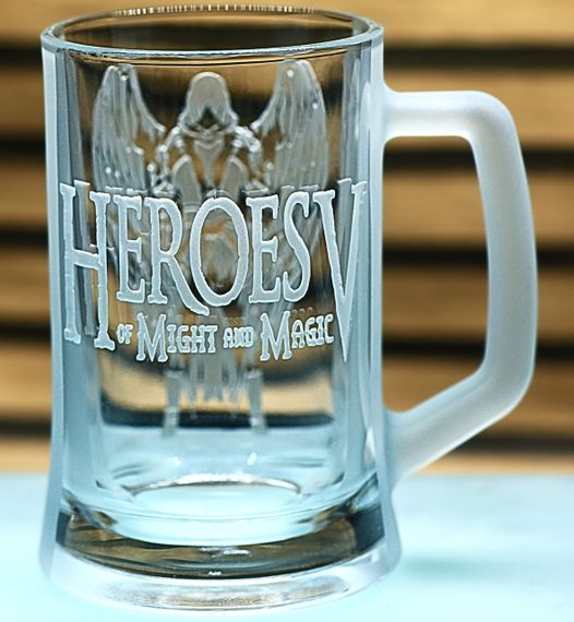 Пивний келих 670 мл Heroes of Might and Magic V подарунок для геймера кухоль з гравіюванням Герої V