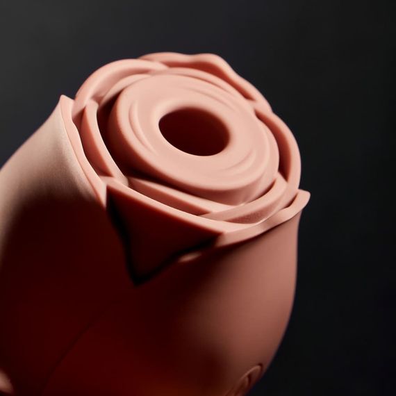 Вакуумний стимулятор клітора у вигляді троянди Sweet Em Velvet Lure, рожевий Sex Aura | Зображення 3