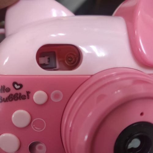 Уценка. Генератор мыльных пузырей "Камера аниме Hello Kitty" (розовый) Не фиксируется кнопка и повреждена упаковка | Зображення 1