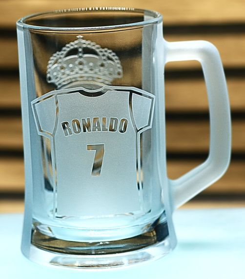 Пивной бокал 670 мл Реал Мадрид Real Madrid с гравировкой подарок для фаната футбольная кружка Роналдо | Зображення 3