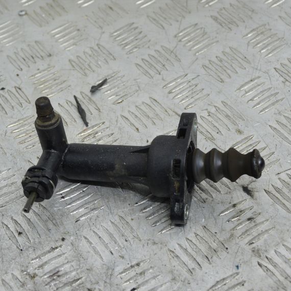 Циліндр зчеплення робочий Audi A1 A3 Система зчеплення Ауді а1 а3 5Q0721261 | Зображення 1